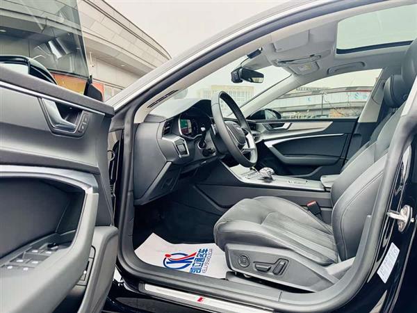 奥迪A7L 2024款 45TFSI S-line 筑梦型 流晶套装