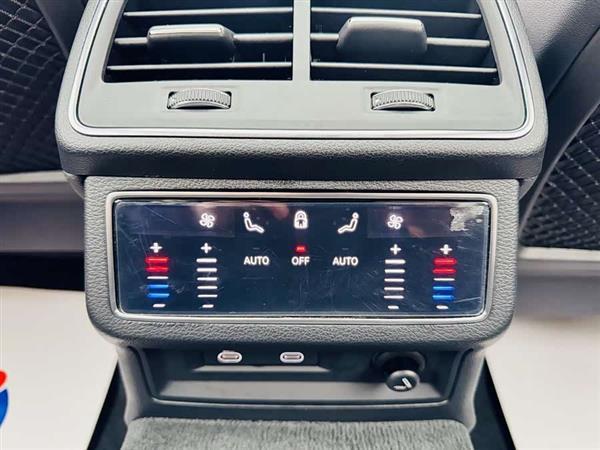 奥迪A7L 2024款 45TFSI S-line 筑梦型 流晶套装