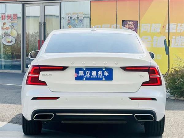 沃尔沃S60 2021款 T4 智逸豪华版
