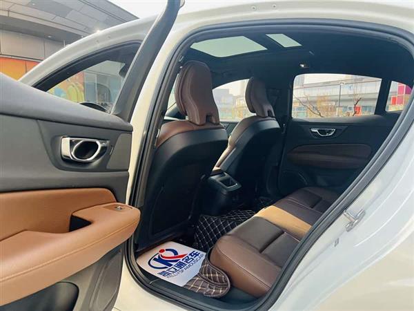 沃尔沃S60 2021款 T4 智逸豪华版