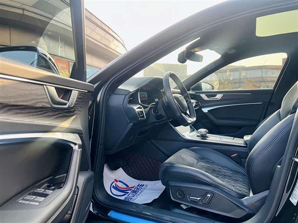 奥迪A6L 2023款 改款 55 TFSI quattro 尊享动感型