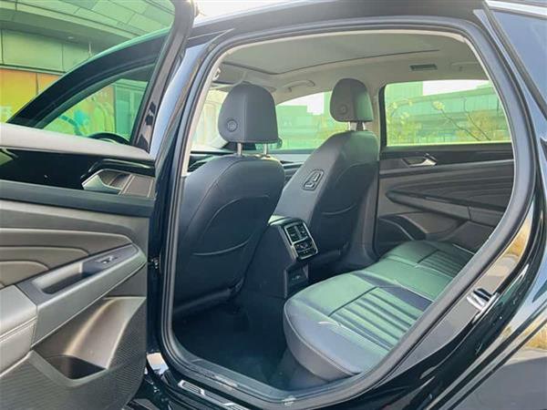 帕萨特 2023款 改款 330TSI 星空精英版