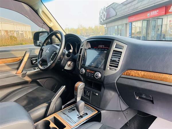 帕杰罗(进口) 2018款 3.0L 自动舒适版