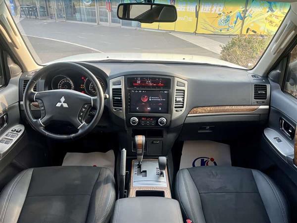 帕杰罗(进口) 2018款 3.0L 自动舒适版