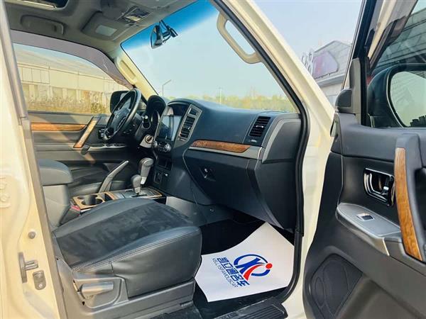 帕杰罗(进口) 2018款 3.0L 自动舒适版