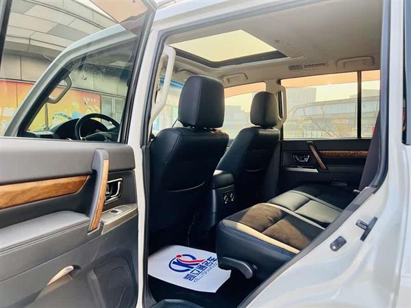 帕杰罗(进口) 2018款 3.0L 自动舒适版