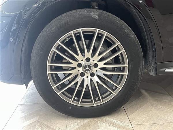 奔驰GLC 2023款 GLC 300 L 4MATIC 动感型 5座