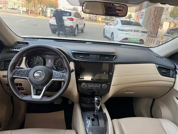 奇骏 2017款 2.0L CVT舒适版 2WD