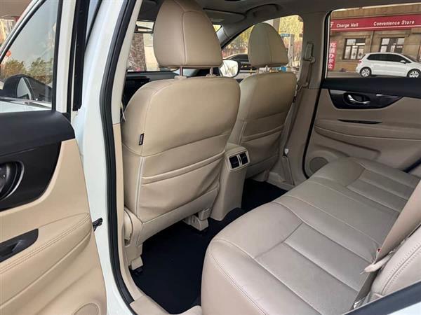 奇骏 2017款 2.0L CVT舒适版 2WD