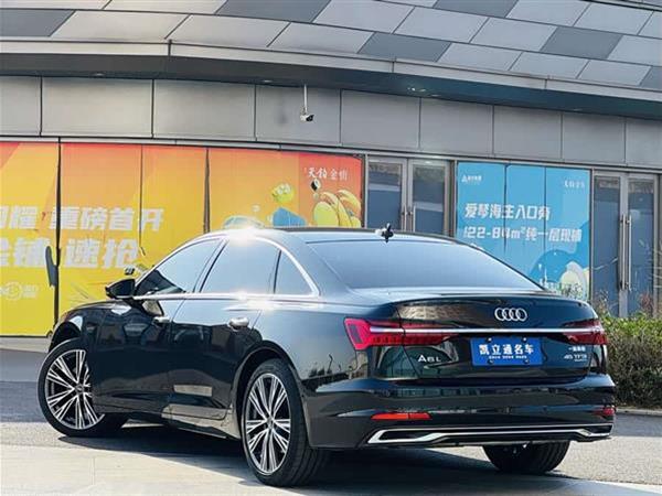 奥迪A6L 2023款 改款 45 TFSI quattro 尊享致雅型