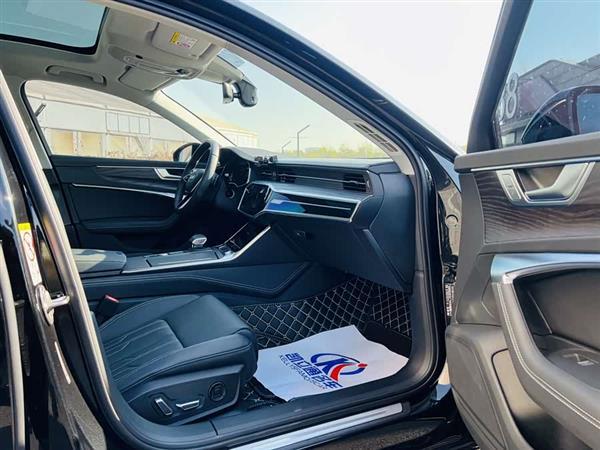 奥迪A6L 2023款 改款 45 TFSI quattro 尊享致雅型