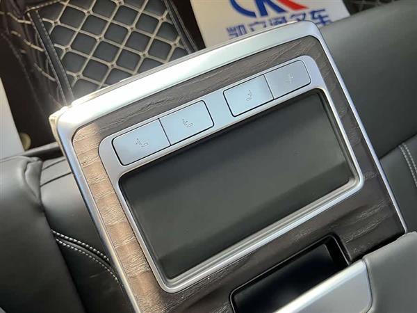 奥迪A6L 2023款 改款 45 TFSI quattro 尊享致雅型