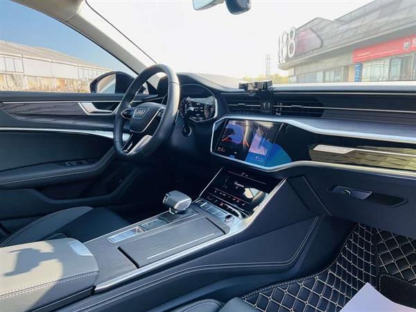 奥迪A6L 2023款 改款 45 TFSI quattro 尊享致雅型