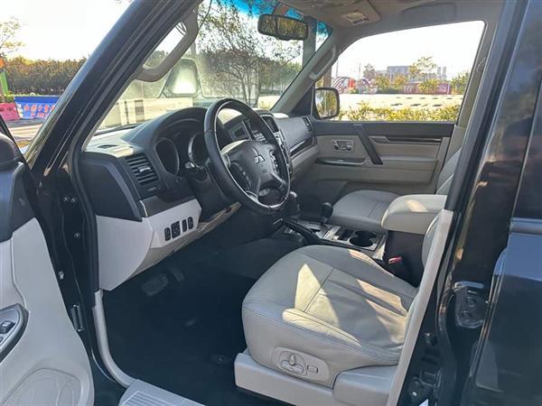 帕杰罗(进口)V97 2018款 3.8L 中东版