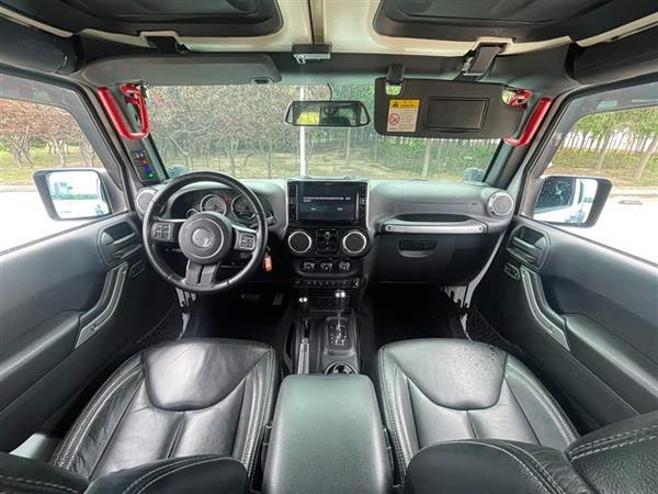 牧马人 2015款 3.0L Sahara 四门舒享版