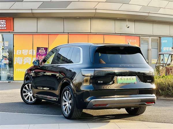 问界M8 2025款 增程 Max版 37kWh 6座版