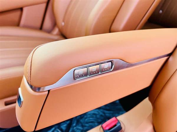 问界M8 2025款 增程 Max版 37kWh 6座版