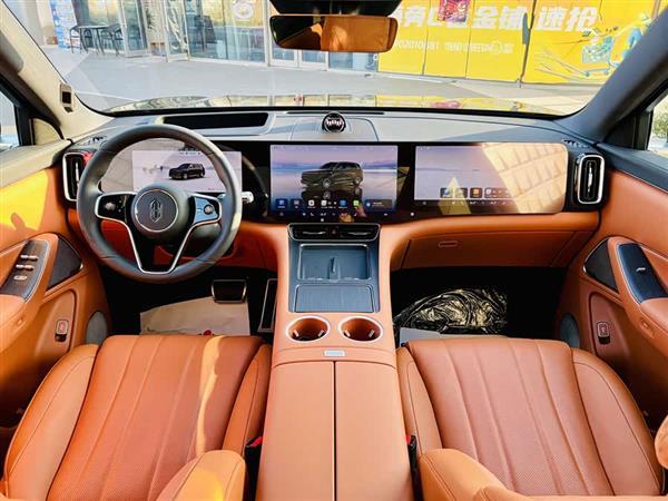 问界M8 2025款 增程 Max版 37kWh 6座版