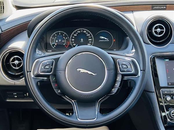 捷豹XJ 2016款 XJL 3.0 SC 两驱典雅商务版