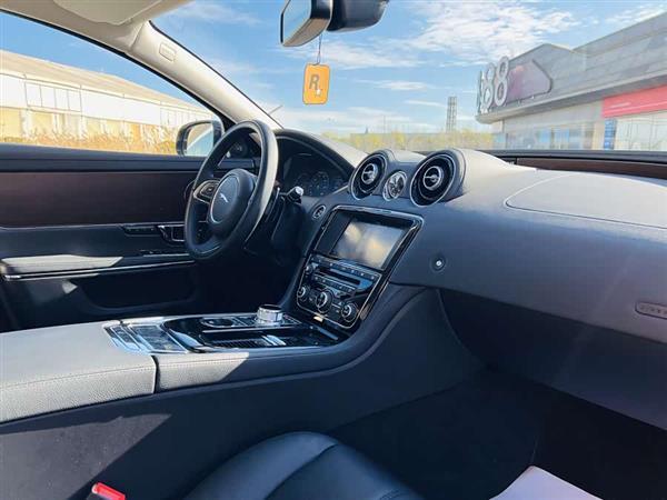 捷豹XJ 2016款 XJL 3.0 SC 两驱典雅商务版