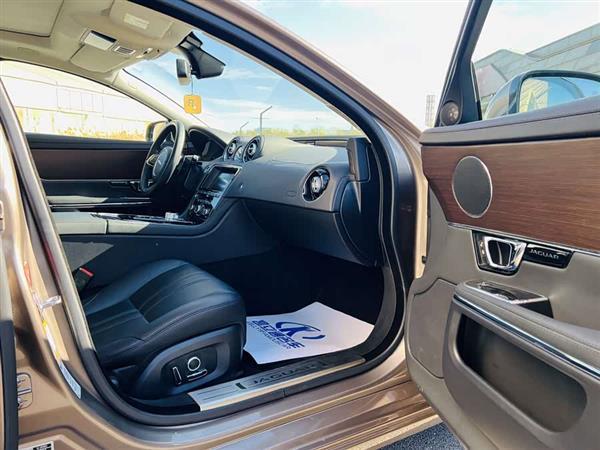 捷豹XJ 2016款 XJL 3.0 SC 两驱典雅商务版