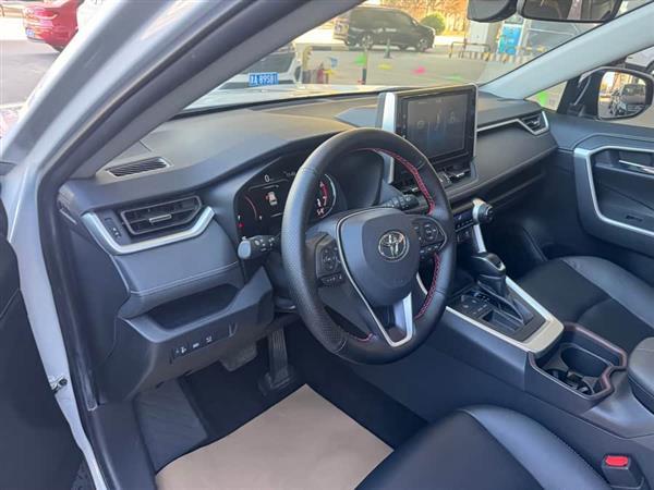 RAV4荣放 2021款 2.0L CVT两驱风尚PLUS版