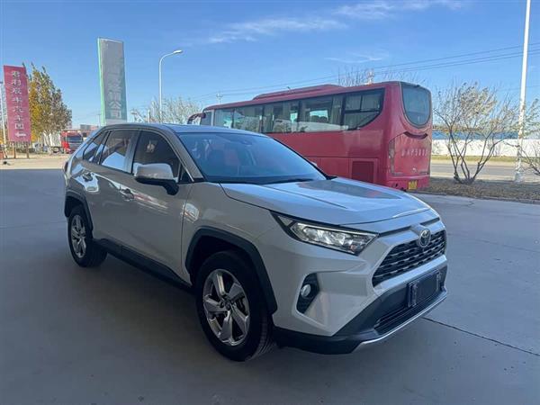 RAV4荣放 2021款 2.0L CVT两驱风尚PLUS版