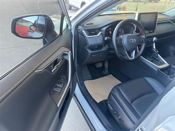 RAV4荣放 2021款 2.0L CVT两驱风尚PLUS版
