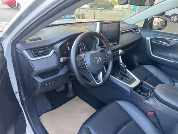 RAV4荣放 2021款 2.0L CVT两驱风尚PLUS版
