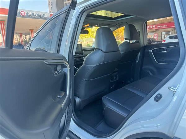 RAV4荣放 2021款 2.0L CVT两驱风尚PLUS版