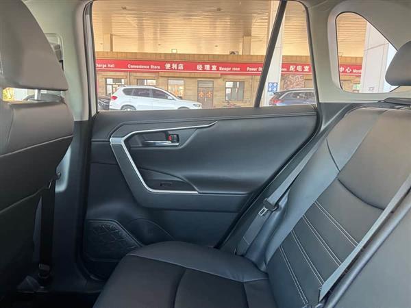 RAV4荣放 2021款 2.0L CVT两驱风尚PLUS版