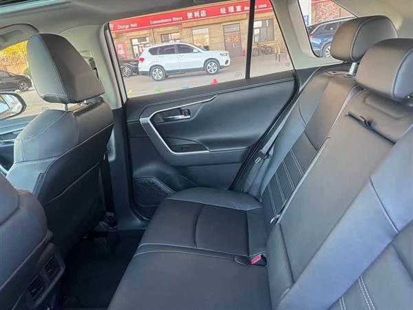 RAV4荣放 2021款 2.0L CVT两驱风尚PLUS版
