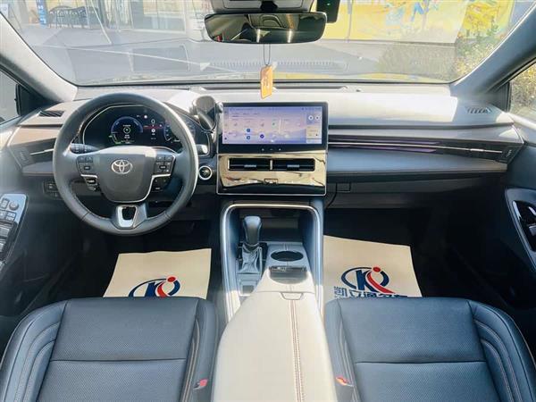 亚洲龙 2024款 双擎 2.5L XLE尊贵版