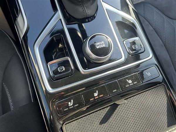 红旗HS5 2022款 改款 2.0T 智联旗享四驱版