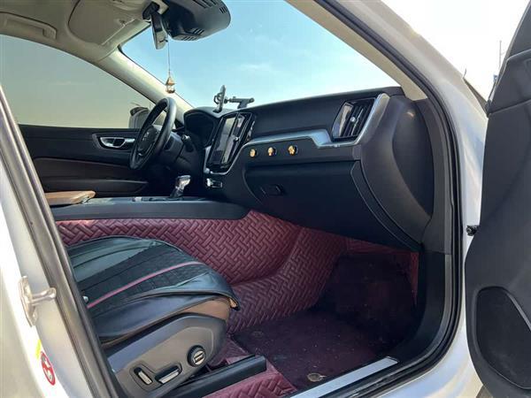 沃尔沃XC60 2020款 T5 四驱智逸豪华版