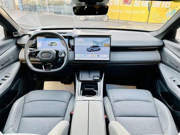 领克08 EM-P 2025款 220km 四驱性能Halo