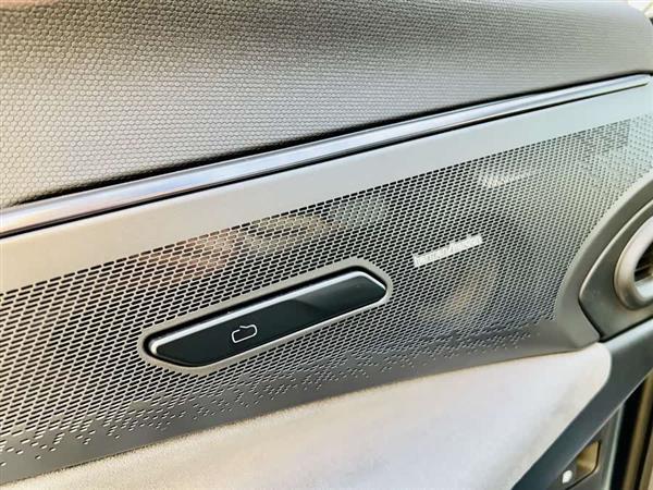 领克08 EM-P 2025款 220km 四驱性能Halo