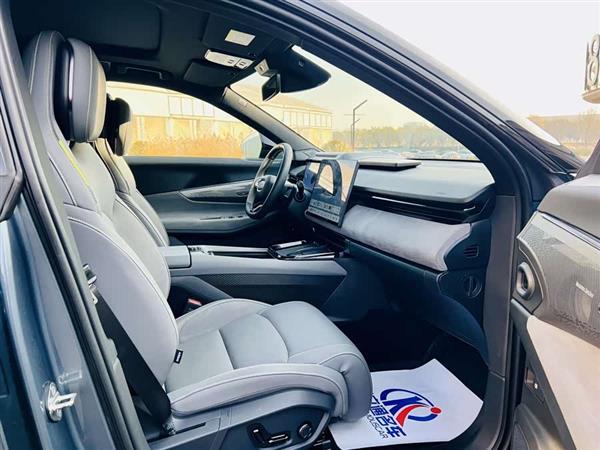 领克08 EM-P 2025款 220km 四驱性能Halo