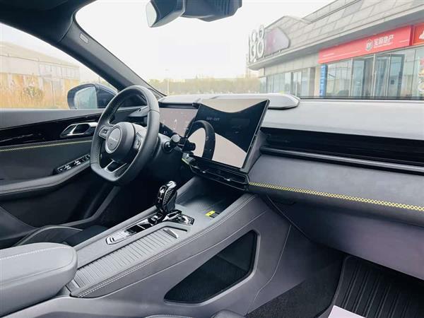 领克03 2023款 2.0TD DCT劲Halo