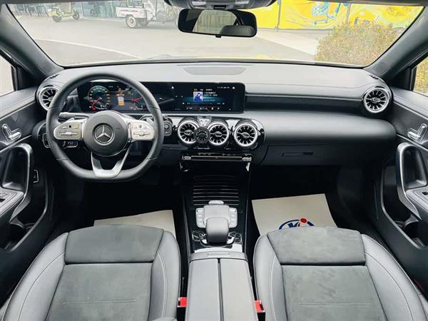 奔驰A级 2021款 A 200 L 运动轿车时尚型