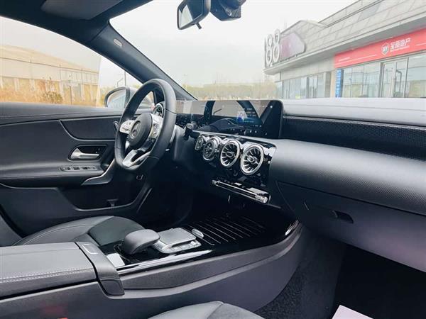 奔驰A级 2021款 A 200 L 运动轿车时尚型