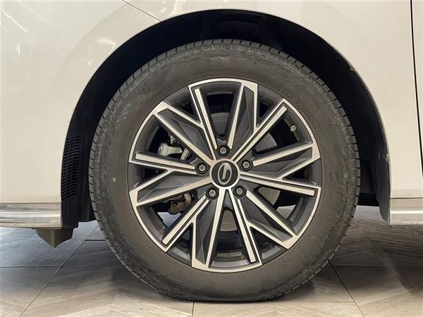 传祺M8 2024款 大师系列 400T 尊贵版