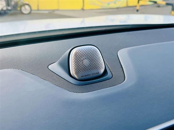 问界M5 2022款 增程四驱至臻版