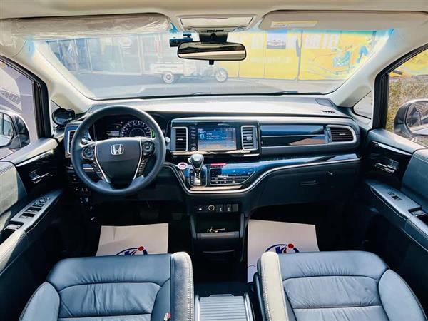 艾力绅 2019款 2.0L 混动豪华版