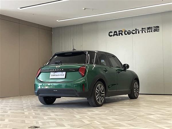 MINI 2025款 1.5T COOPER 经典派 五门版