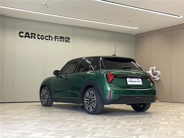 MINI 2025款 1.5T COOPER 经典派 五门版