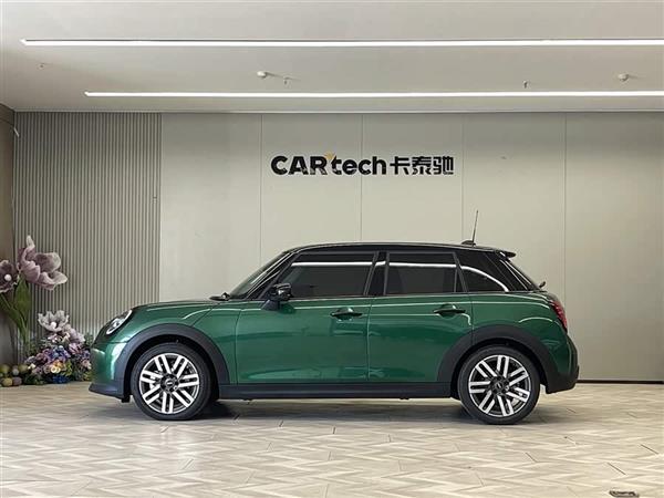 MINI 2025款 1.5T COOPER 经典派 五门版