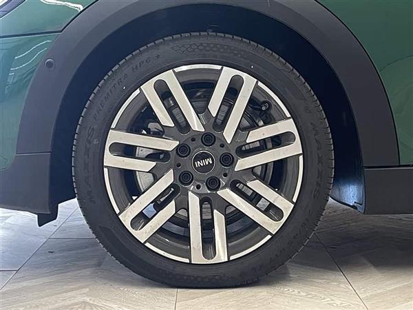 MINI 2025款 1.5T COOPER 经典派 五门版