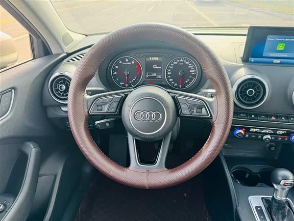 奥迪A3 2018款 30周年年型 Limousine 40 TFSI 风尚型