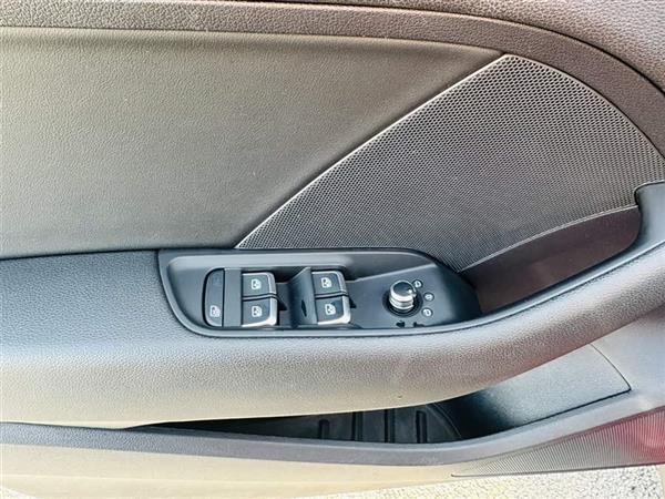 奥迪A3 2018款 30周年年型 Limousine 40 TFSI 风尚型